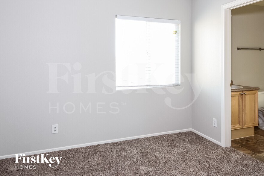 Building Photo - 10548 Gibbous Moon Dr