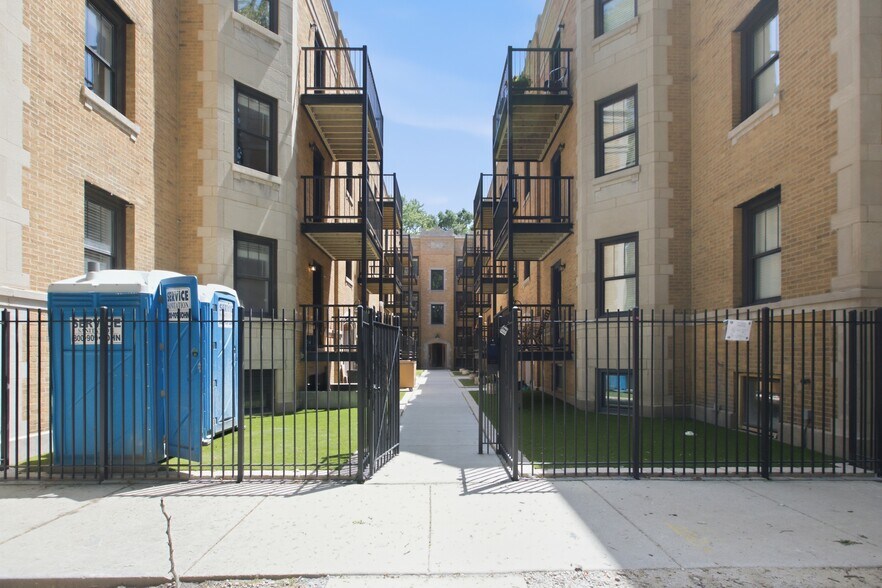 Building Photo - 2234 N Bissell St