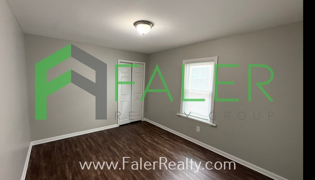 Building Photo - Show-stopping rental available!
