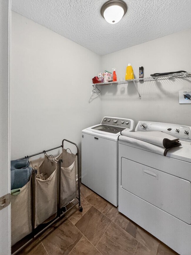 Building Photo - SPRING MOVE-IN SPECIAL: 50% OFF 1ST MONTH'S RENT!**