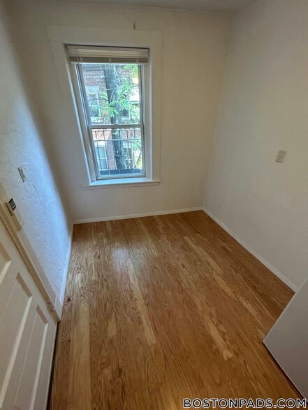 Building Photo - 4 Garden Ct St