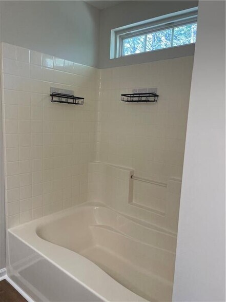 Building Photo - 160 Village Trce