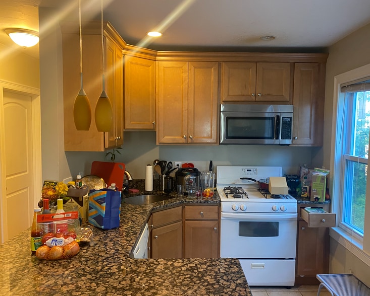 Building Photo - 27 Fairfax St