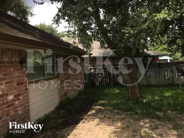 Building Photo - 5131 Whittier Oaks Dr