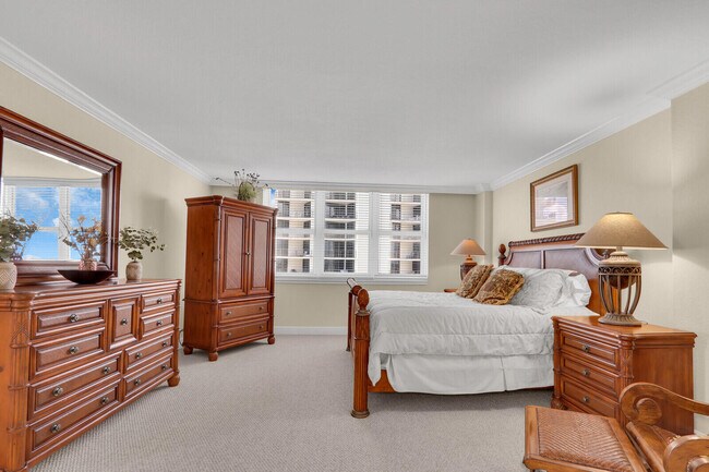 Building Photo - 5440 N Ocean Dr