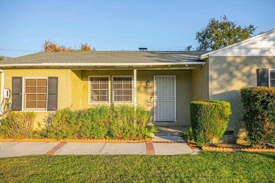 Building Photo - 2206 N Orchard Dr