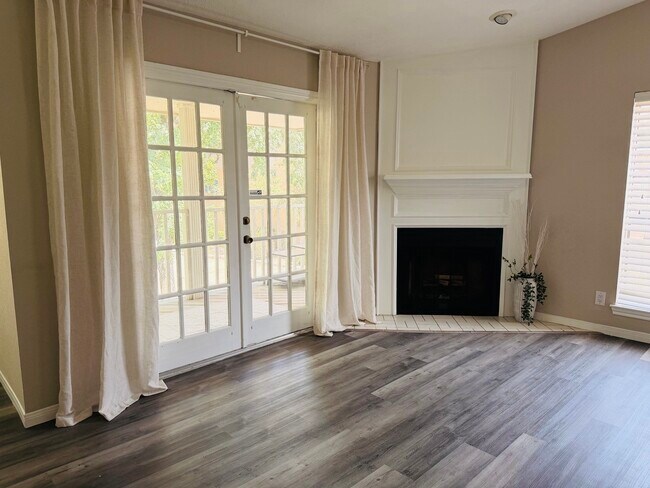 Building Photo - 2220 Bering Dr