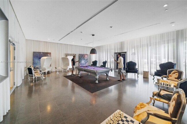 Building Photo - 495 Brickell Ave