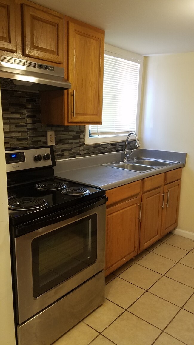 Primary Photo - Pine Cove Apartments