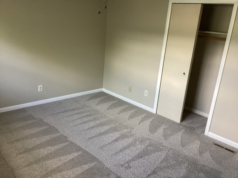 Bedroom - 1025 W Mountain View Rd