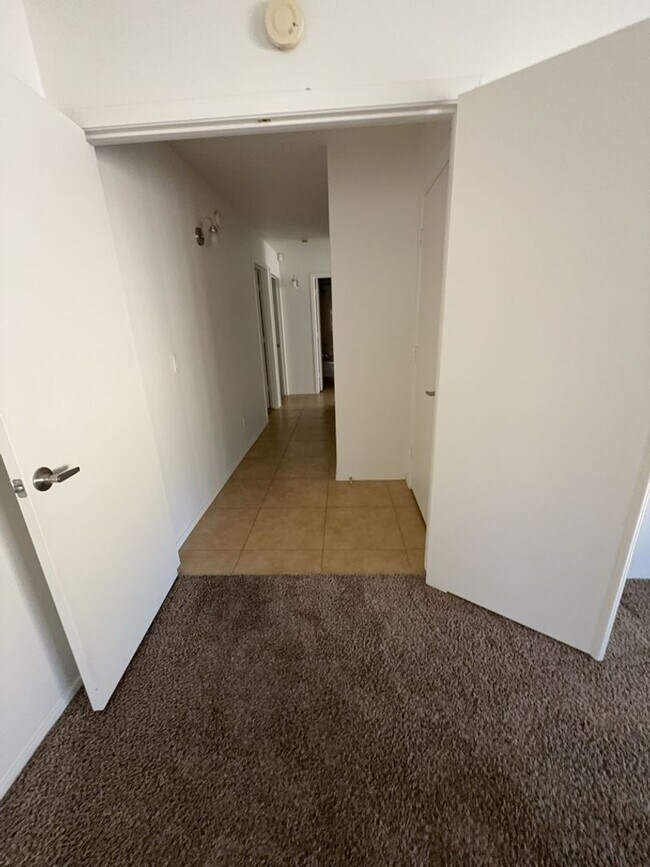 Building Photo - 3bedrom 2 bath