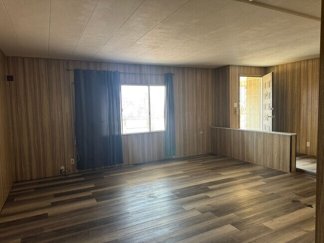 Building Photo - Large Customized 2 Bedroom Manuf Home w/Bonus Room= 3 total bedrooms
