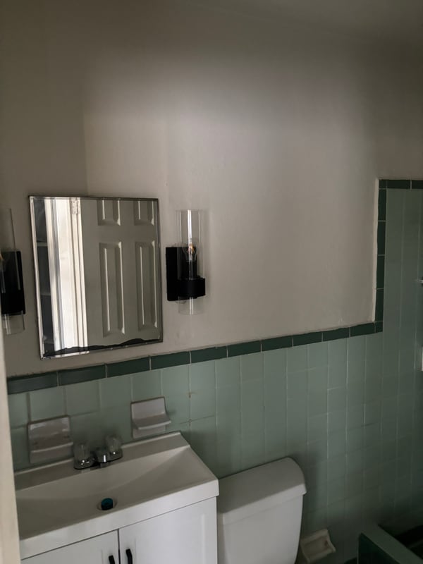 Building Photo - 2558 Congress St