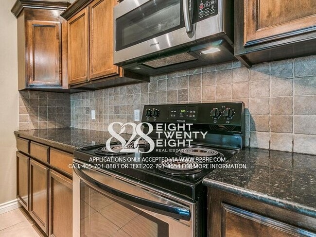 Building Photo - Roommates Not Working Out? 4 Bed/2 Bath Home Near OU Campus Available NOW! (Not Preleasing for 2027)