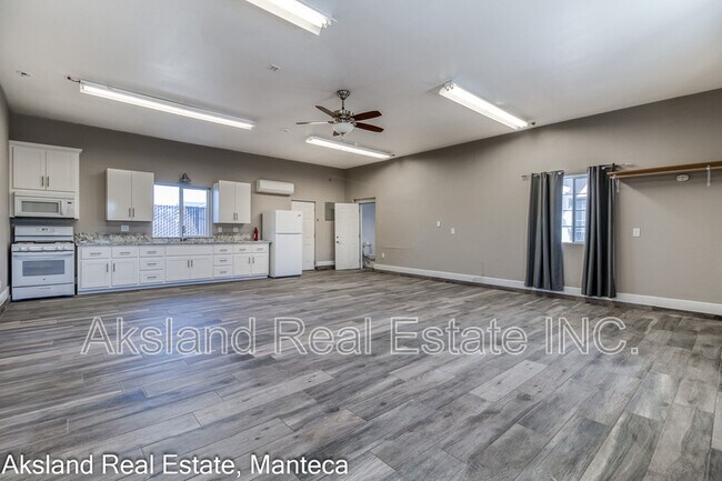 Building Photo - 3009 W Lathrop Rd