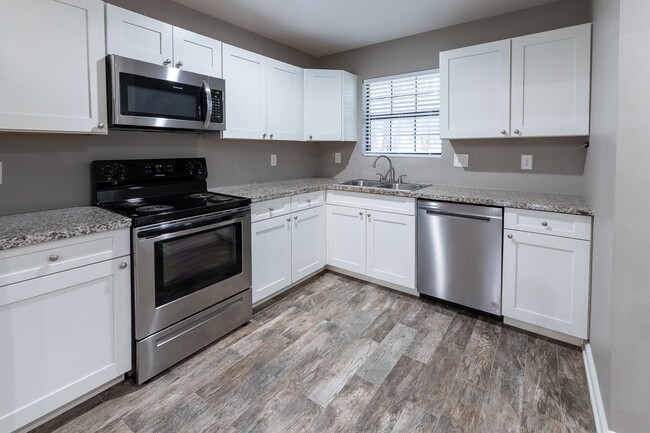 Building Photo - 3435 Balboa Cir