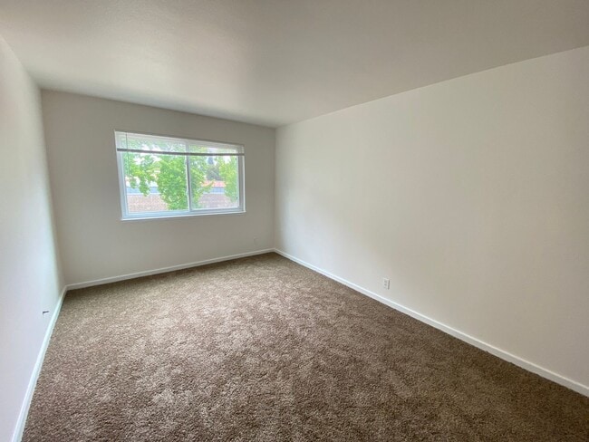 Building Photo - Beautiful Two Bedroom Two Bathroom Condo W/ Balcony & In Unit Laundry!