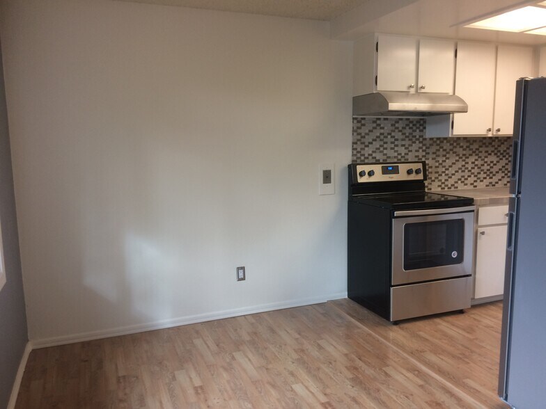 Dining area adjacent to remodeled kitchen - 9552 Interlake Avenue North