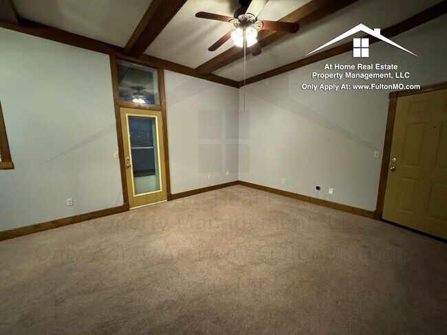 Building Photo - 103 E 10th St