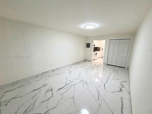 Building Photo - 931 SW 82nd Ave