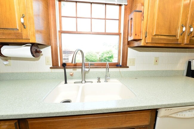 Building Photo - Custom Built brick Manor close to airport ...