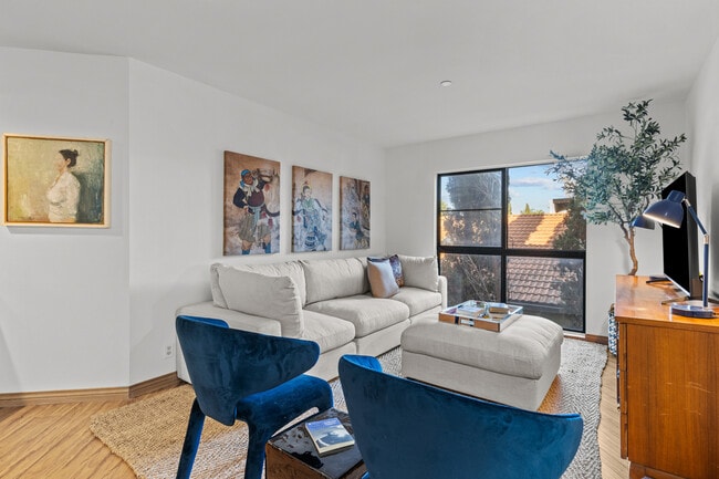 Building Photo - 12000 Goshen Ave