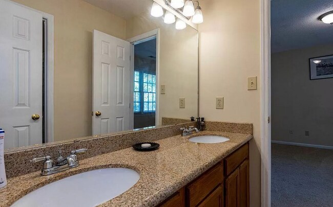 Building Photo - 4512 Emmit Dr