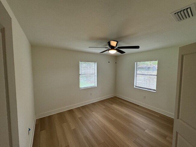 Building Photo - 6214 S Martindale Ave