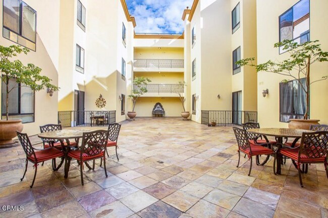 Building Photo - 6938 Laurel Canyon Blvd