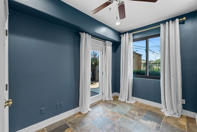 Building Photo - Rare 2BR/2BA Townhome with Spacious Yard i...