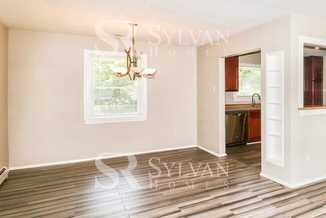 Building Photo - Easy living in this 3 BR, 1 BA Rancher