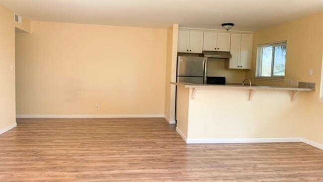Building Photo - $2490 / 2 BEDROOM / 1 BATHROOM- HUGE REMODELED APARTMENT IN IRVINGTON AREA OF CENTRAL FREMONT