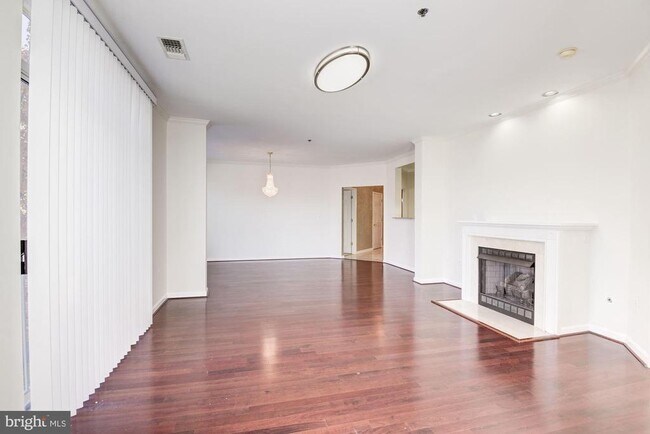 Building Photo - 1860 Stratford Park Pl