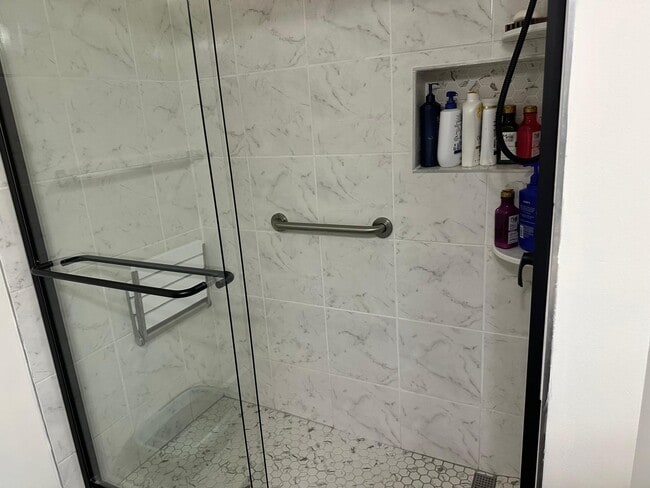 Building Photo - 10110 Paxton Run Rd