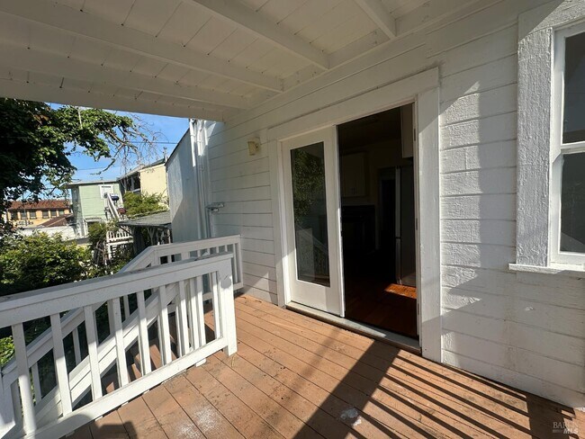 Building Photo - 519 Virginia St