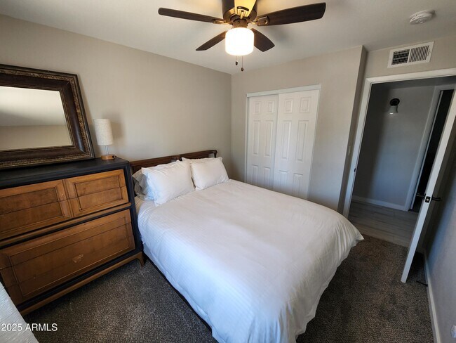 Building Photo - 630 E Julie Dr