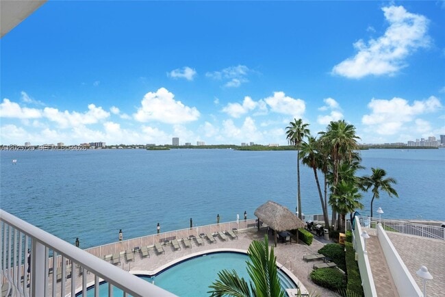 Building Photo - 10350 W Bay Harbor Dr