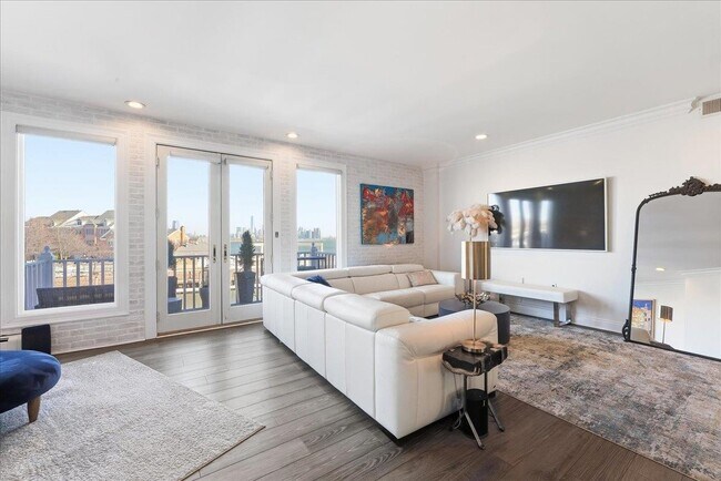 Building Photo - 109 Shearwater Ct E