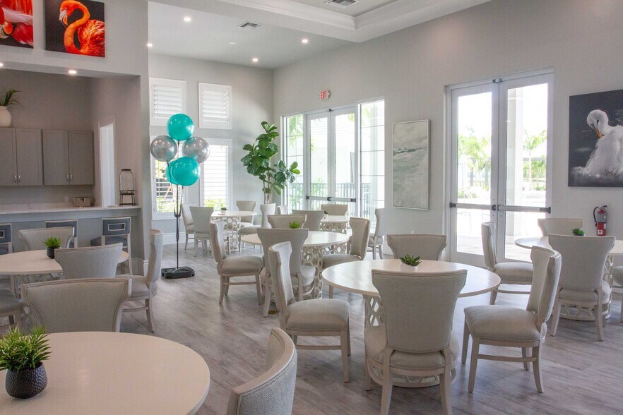 Flamingo Club - 262 Indies Dr E