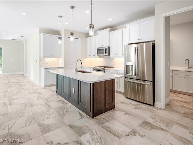 Building Photo - 2385 Ariane Dr