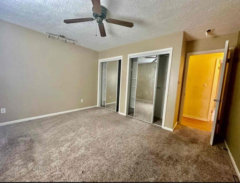 Building Photo - 8021 Knollgate Ct