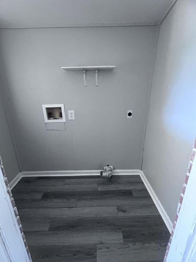 Building Photo - 2548 Park Rd Ext