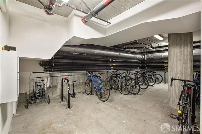 Building Photo - 1080 Sutter St