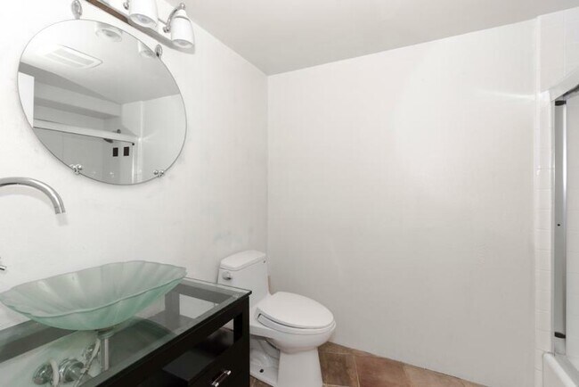 Building Photo - 18 Lansing St