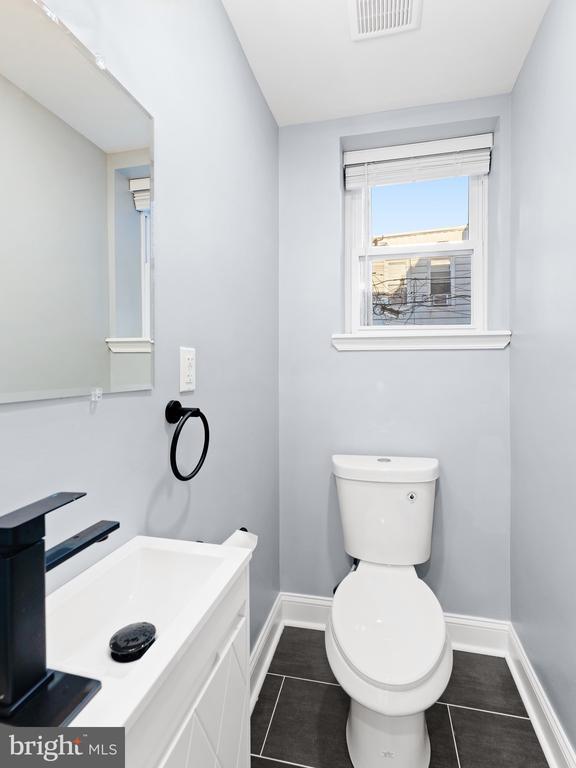 Building Photo - 2075 Bellmore St