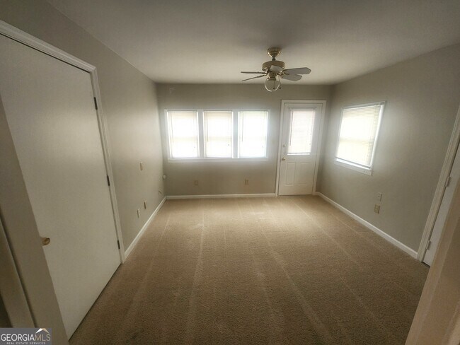 Building Photo - 3761 Windsor Cir