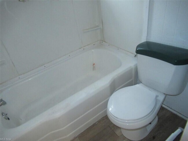 Building Photo - 133 W Jackson St