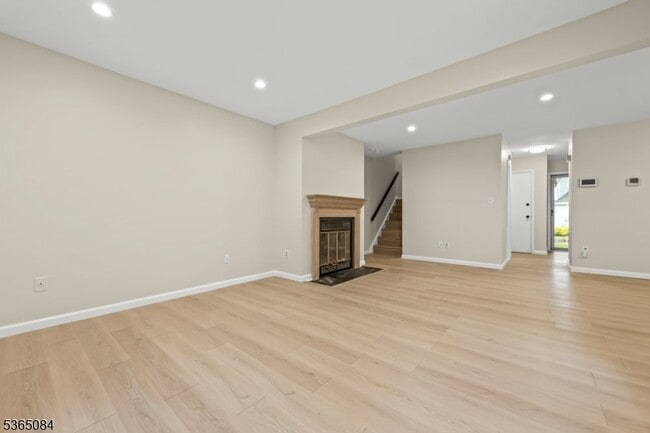 Building Photo - 52 Arthurs Ct