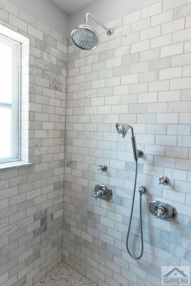 Building Photo - 285 Hampton Ct