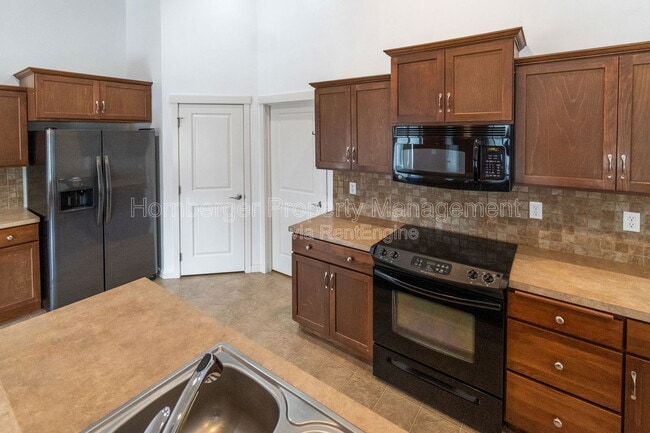 Building Photo - 1807 E Vanetta Ave